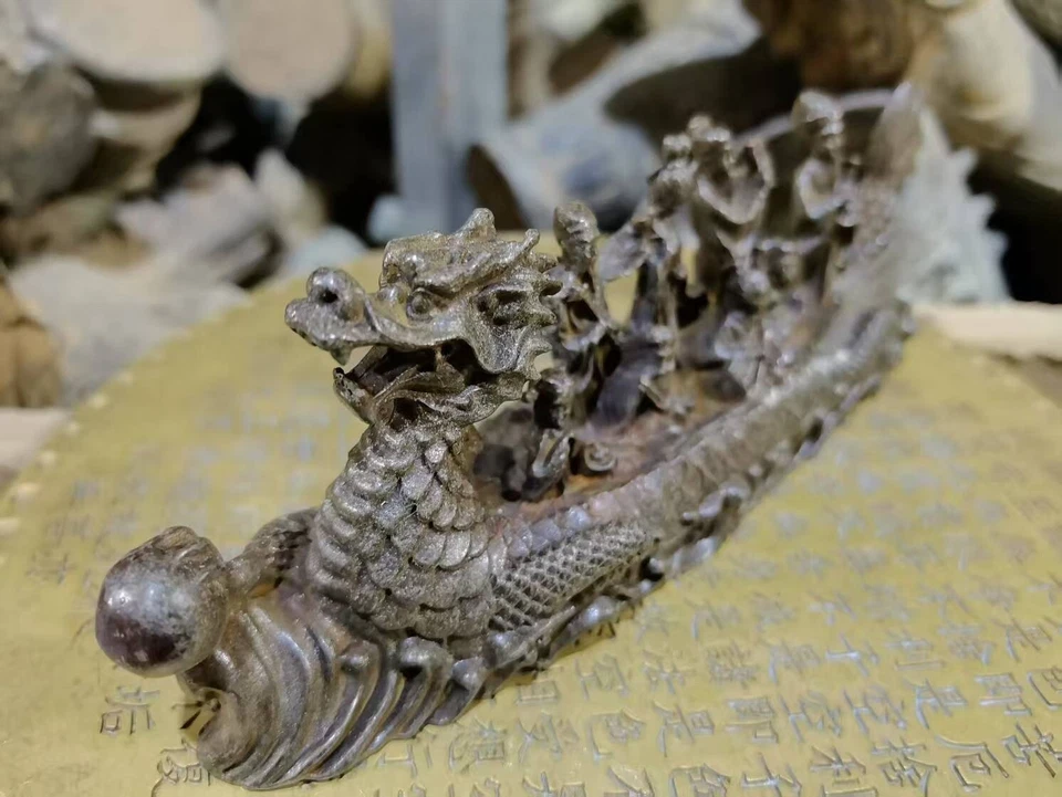 Antigua estatua de ocho inmortales sentados en barco dragón tallada en relieve de bronce de China Foto 3 de 4