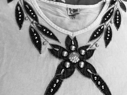 Womens Size XL denim trim on white Short Sleeve Pearl Beaded Top - Picture 3 of 4
