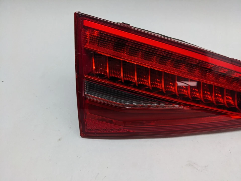 Luz trasera interior izquierda del conductor Audi A4 S4 2013-2016 TLE2 Foto 4 de 4