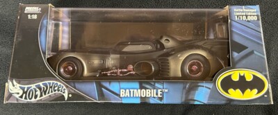 Hot Wheels Metal Collection 1/18 Scale Diecast Batmobile Battle
