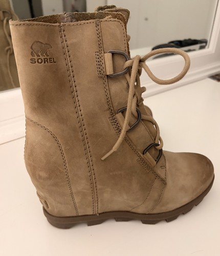 Sorel Joan of Arctic Wedge II, ash brown, 8.5 ; never worn excellent condition