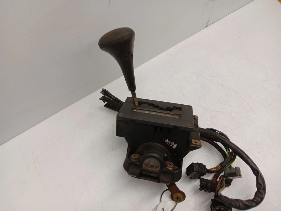 86-89 Mercedes 107 560SL Palanca de cambios Transmisión Selector Piso 1072670005 Foto 3 de 4