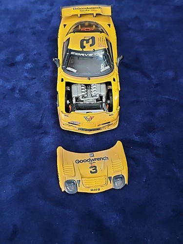 Action Corvette C5-R 1/43 Scale Model Car Dale Earnhardt 2001 Raced Version - Picture 6 of 6