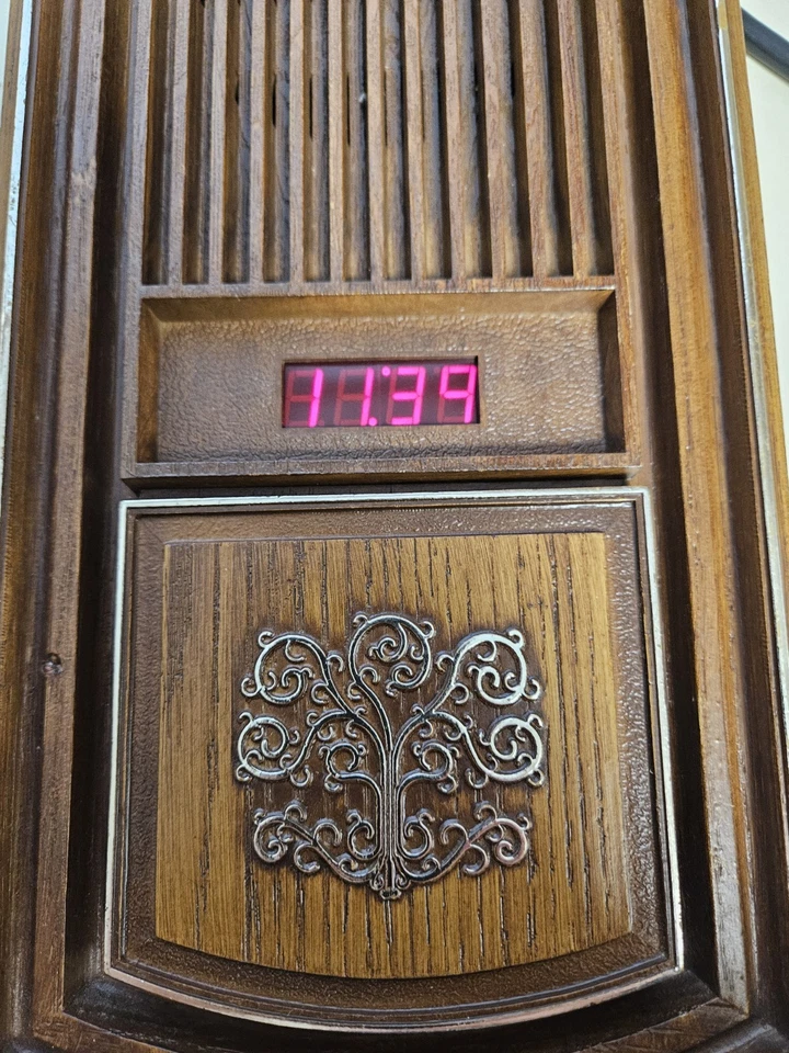 Nutone LBC-55 🎵 Timbre y reloj tiene algunos arañazos cosméticos ver fotos. Foto 2 de 4