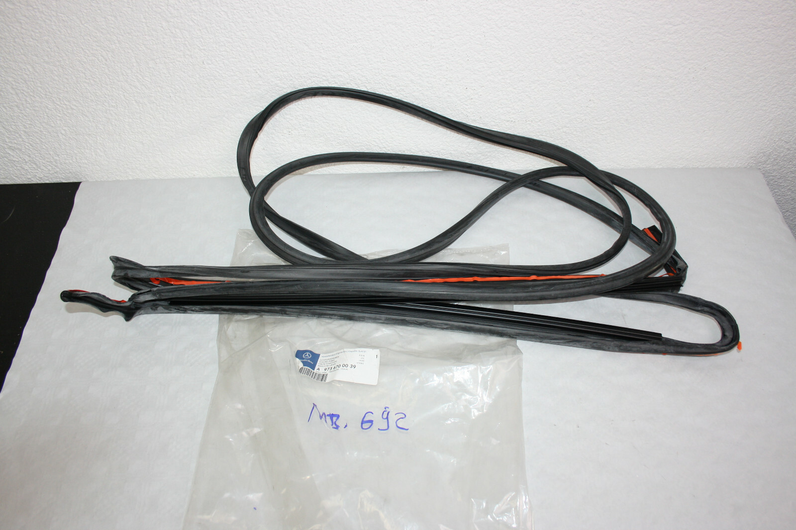A9736700039 Dichtung Windschutzscheibe Mercedes-Benz ATEGO online  
