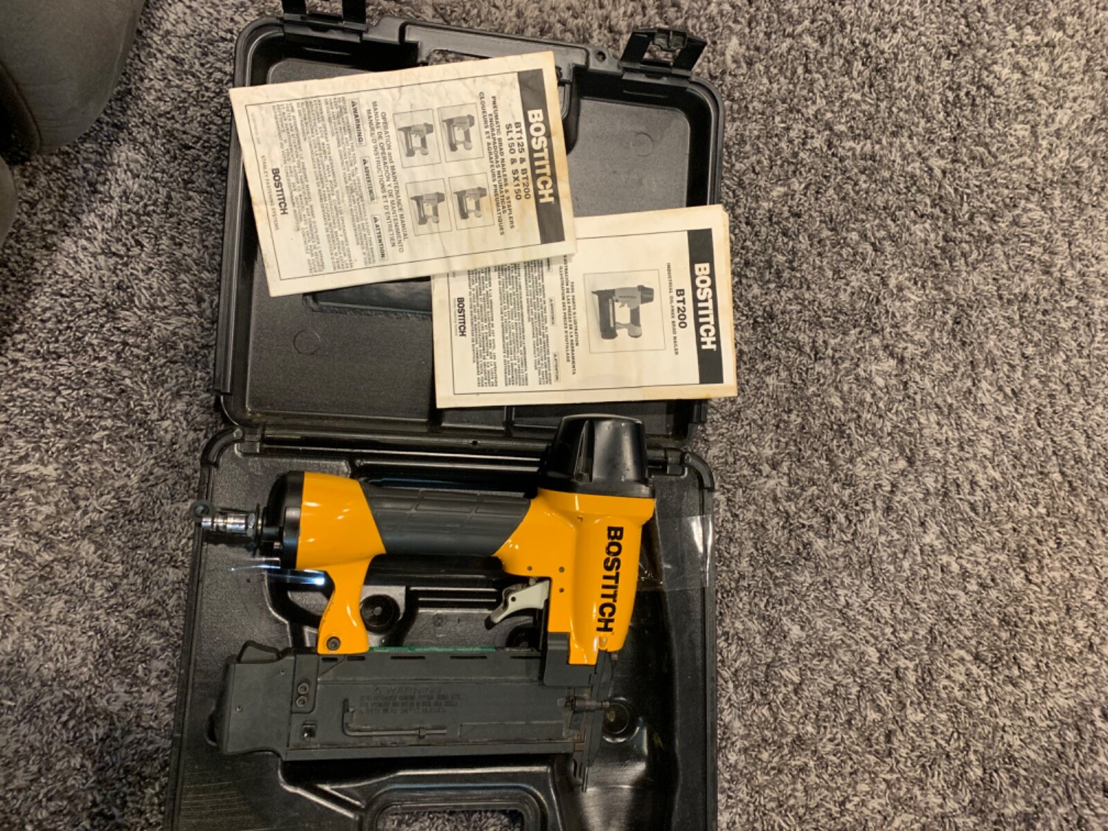 Bostitch Magnesium BT200 18 Gauge Pneumatic Brad Nailer w Hard Case