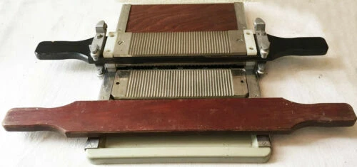 Microscopes et instruments de laboratoire de collection en bois