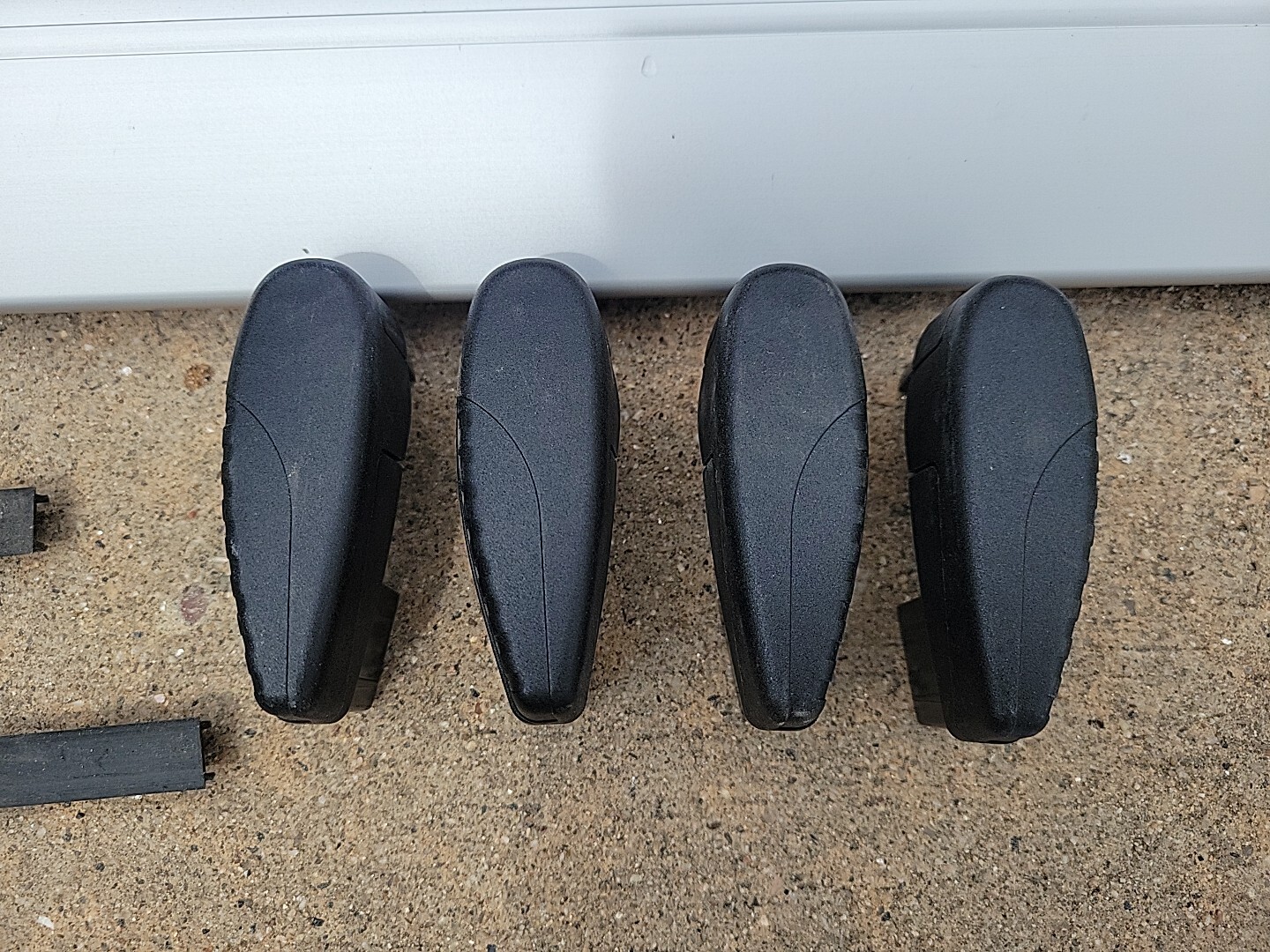 Thule ARB53 Aeroblade 53" Roof Rack Bars (set of two) Excellent used