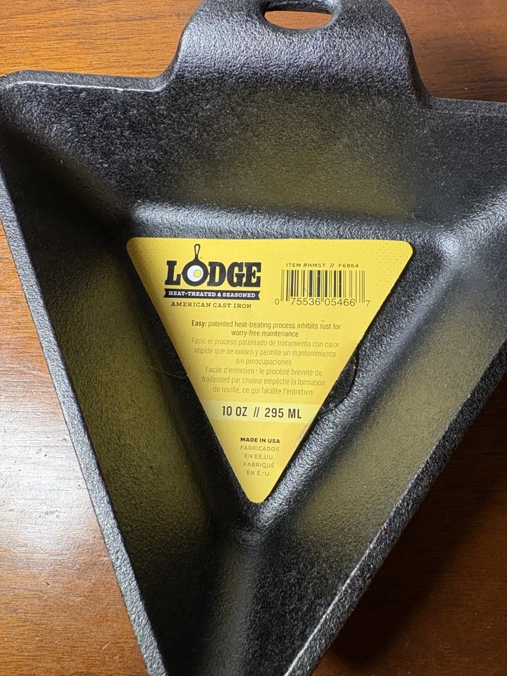 Lodge HMST Servidor de Ferro Fundido, Servidor de Aperitivos de Sobremesa Triangular Temperado, 10 oz - Imagem 3 de 4