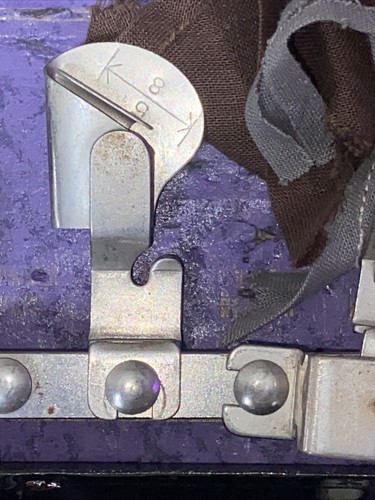 Greist Nuova Macchina da Cucire Casa Attacchi Rotanti Viola Foderata Scatola Metallo - Foto 7 di 12