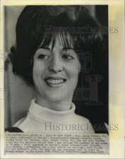 1970 Press Photo Wife of hero pilot, Anita Wilbur, at Boston press conference.