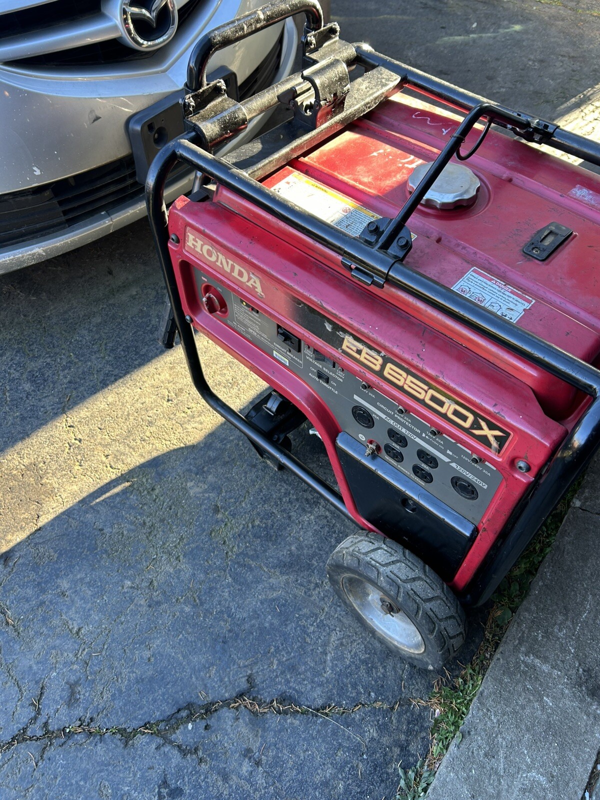 Honda EB6500X 6,500 Watt 120/240V Gas Industrial Portable Gas Generator