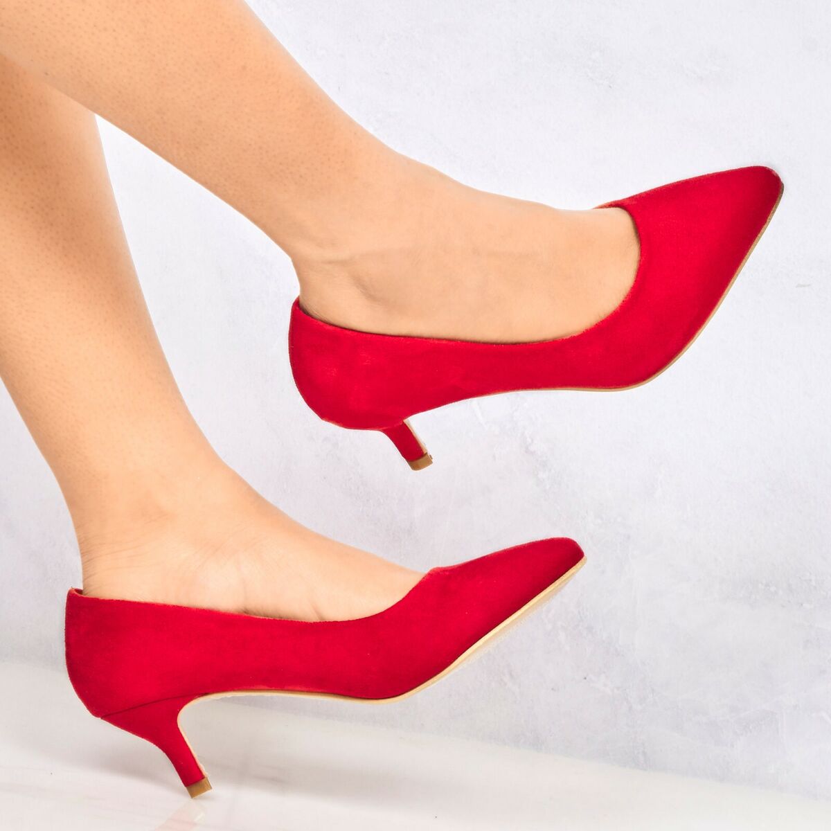 Kitten heel store court shoe