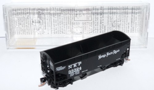 Micro Trains 87020 N ++ 33’ Twin Bay Hopper #33324 der NKP in OVP ++ #K_253 | Zustand: Gebraucht
