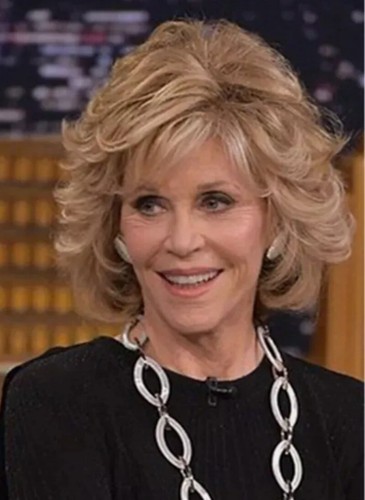 Parrucche Jane Fonda Hairstyle capelli sintetici ondulati a strati senza cappuccio 12 pollici bionde - Foto 3 di 5