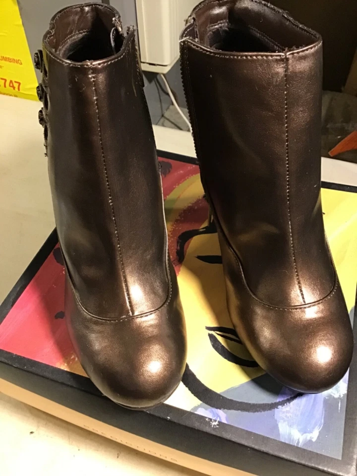 Predictions 女式棕色皮革踝靴跟 2.5 英寸女式 8 码青铜 Tripp — 第 2/4 张图片