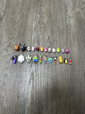 11 x Disney Crossy Road Mini Figuren & 12 x Disney Tsum Tsum 