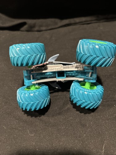 Monster Jam Ultimate Arena Playmat & Storage with Exclusive Megalodon 1:64 Green - Picture 7 of 10