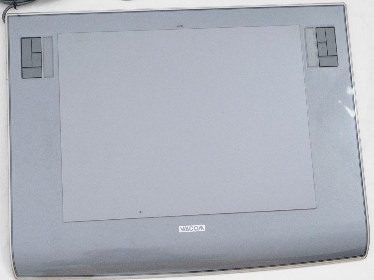 Wacom Intuos3 Graphics Tablet - PTZ-930, used with mouse and pen