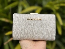 Michael Kors Jet Set Travel Medium Bifold Coin Zipper Wallet MK Pale Gold