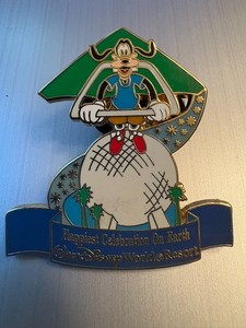 2005 Disney World Goofy Hangliding Trading Pin Happiest Celebration on Earth
