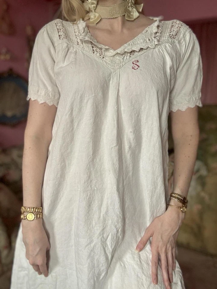 Vestido eduardiano de algodón blanco con inserciones tejidas a mano y monograma, talla S-L Foto 4 de 4