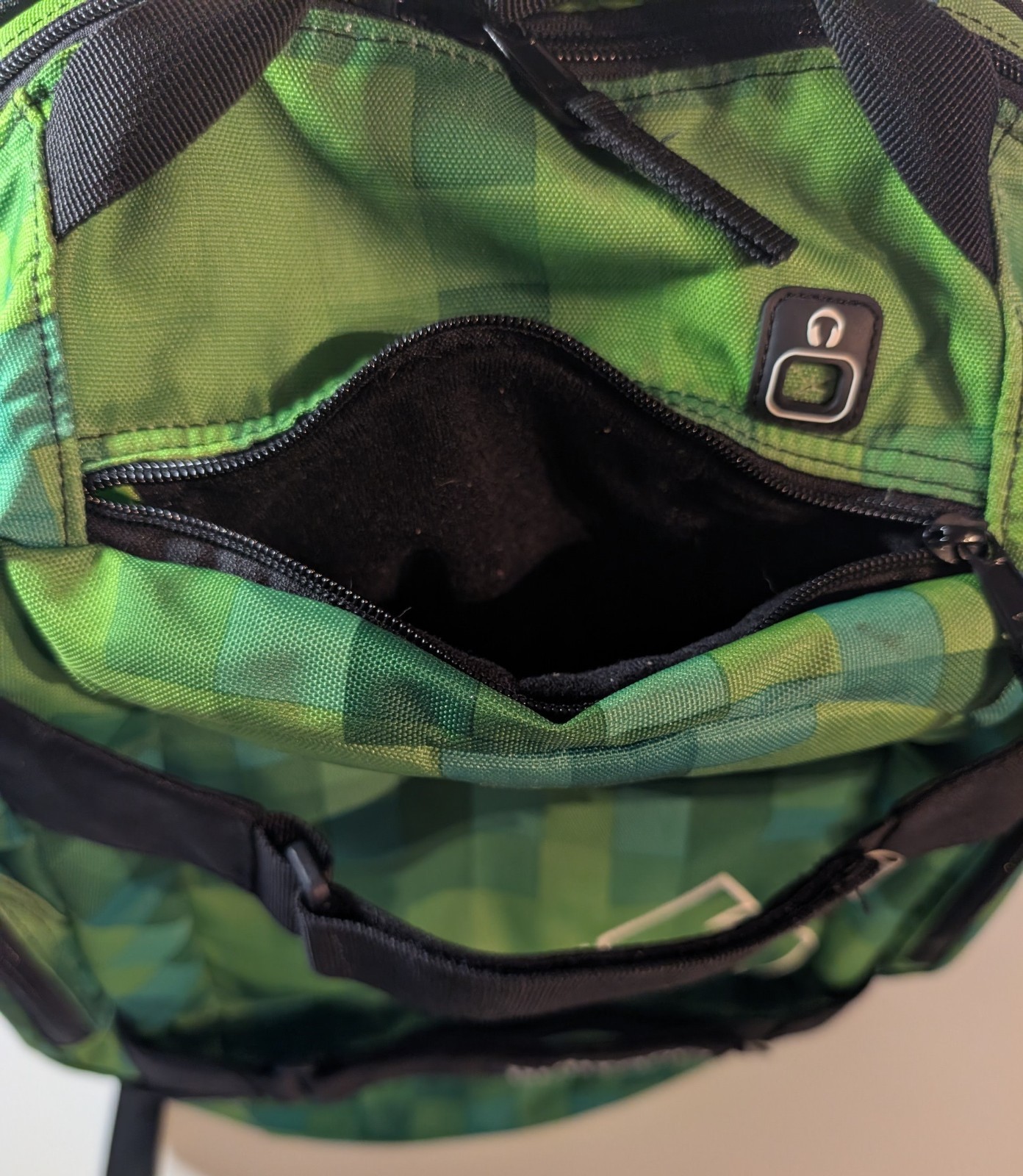Burton Backpack Skating Snowboarding with Boot Pocket Green Pixelated Gear Bag