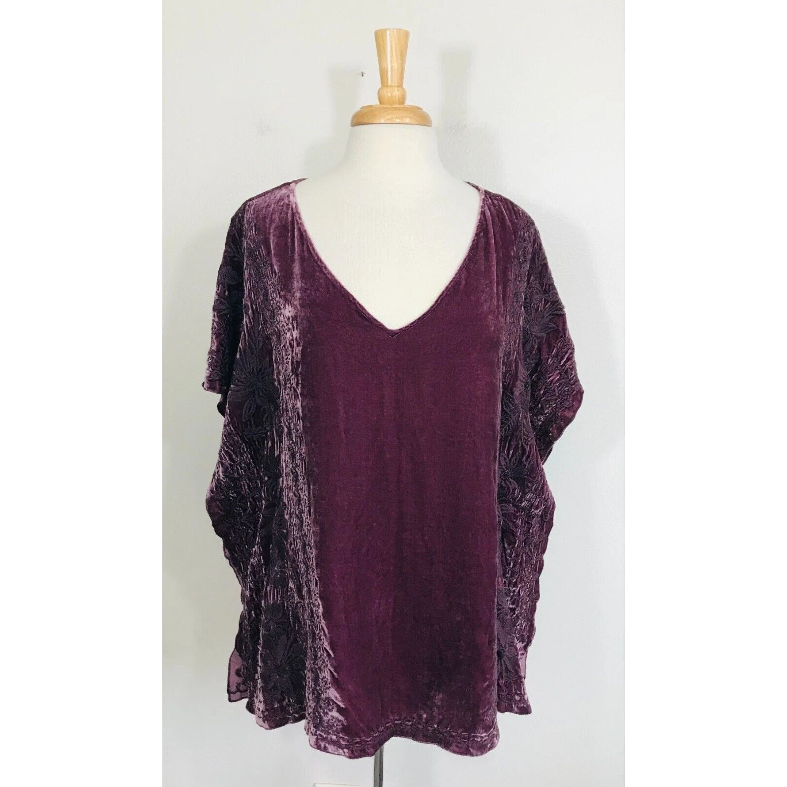 Johnny Was JWLA Womens Purple Velvet Embroidered Poncho Kimono Top XS Boho