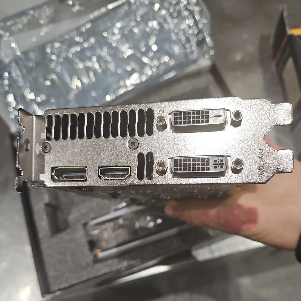 MSI Geforce GTX 680 2GB GDDR5 N680GTX Graphics Card - Image 4 of 4