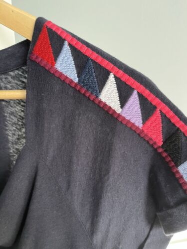 Armani Jeans Talla M Top Manga Corta Negro Bordado NUEVO CUELLO CAPUCHA - Imagen 7 de 15