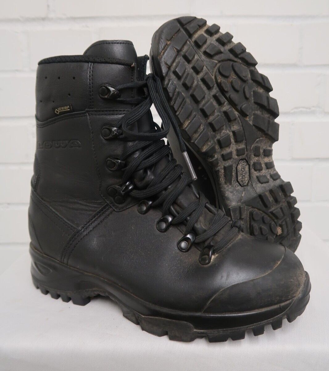 Botas para mujer Lowa, talla 5,5 negras Mountain GTX Vibram Goretex ejército británico