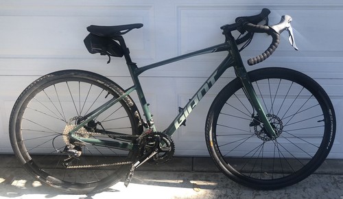 2021 Giant Revolt 2 Gravel Bike 