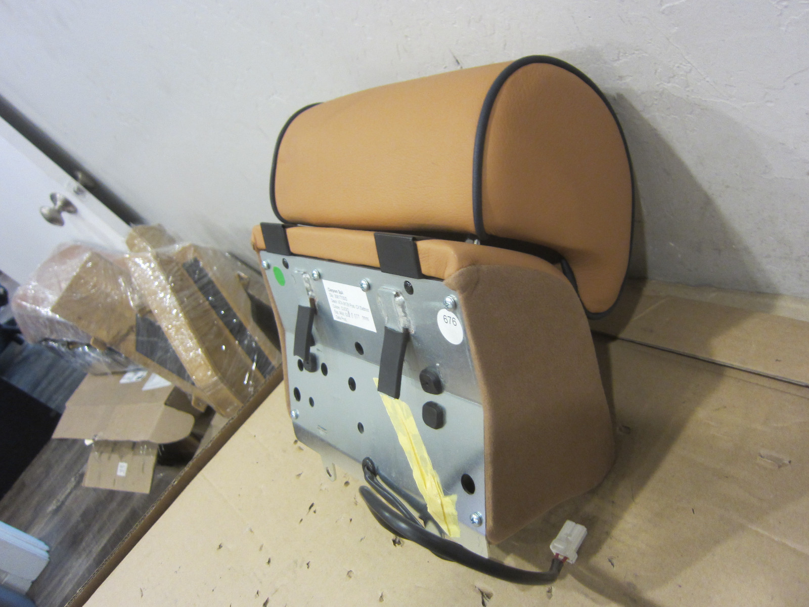 Maserati Quattroporte 2006 -  Rear Middle Headrest - Cuoio - P/N 981421700