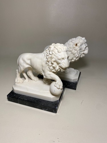 Par De Colección de Sujetalibros de León Italiano Santini Escultura de Resina Firmada LEER