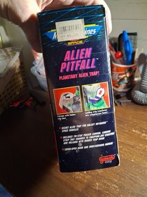 Micro Machines Space Alien Pitfall Playset Galoob 1993