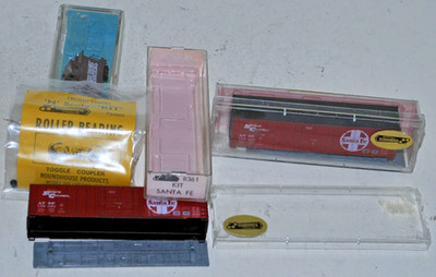 two Roundhouse Fine N scale kits for Santa Fe #8361 50ft Box cars, NIB
