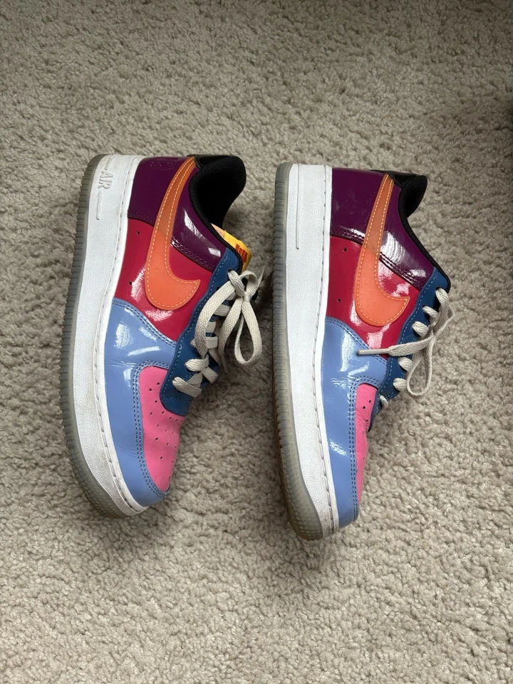 NIKE Undefeated x Air Force 1 Low 'Total Orange' talla EU 38.5. RPR $350. Foto 3 de 4