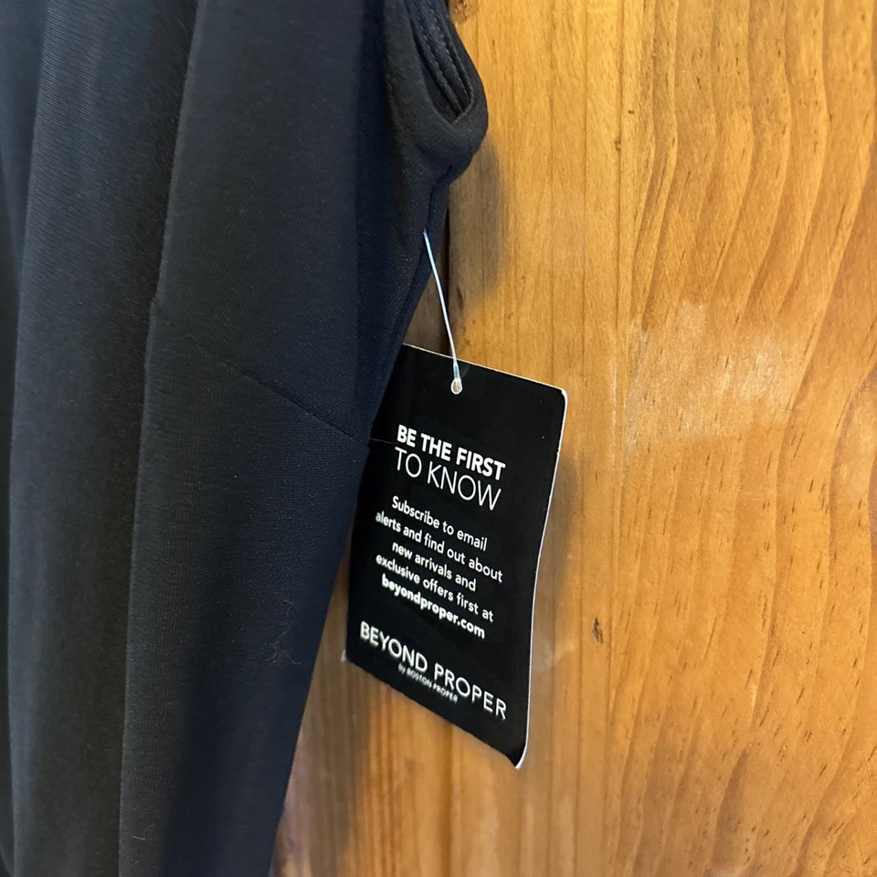 Mono Boston Proper Beyond Travel Collection Cuello en V Negro con Cinturón Talla M Foto 3 de 4