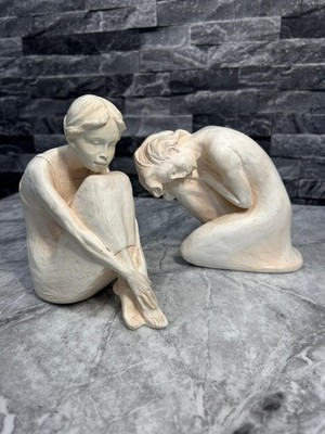 Paar Vintage Gips wie signiert Figuren Ornamente sitzende Frauen Handarbeit Kunst