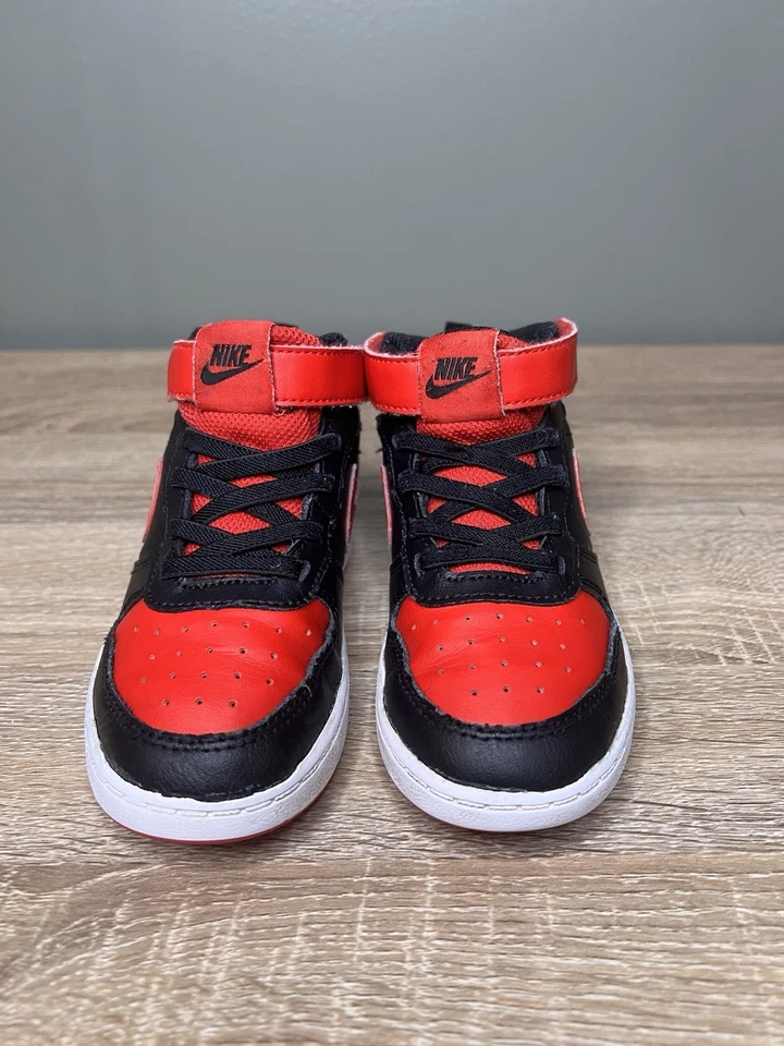 Zapatillas Nike Court Borough Mid 2 para niños pequeños - negras/rojas - talla 10C Foto 2 de 4