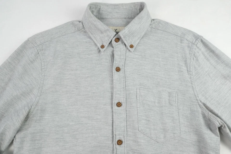 Camisa gris con botones de calce clásico de algodón muy suave de American Eagle para hombre XS Foto 2 de 4