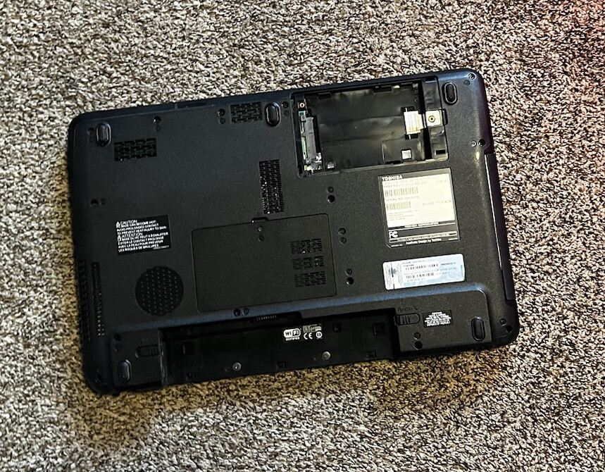 Toshiba Satellite C655-S5132 Laptop Computer Windows 7 For Parts