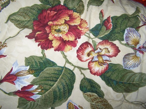 Waverly Laurel Springs FULL/QUEEN Reversible Comforter