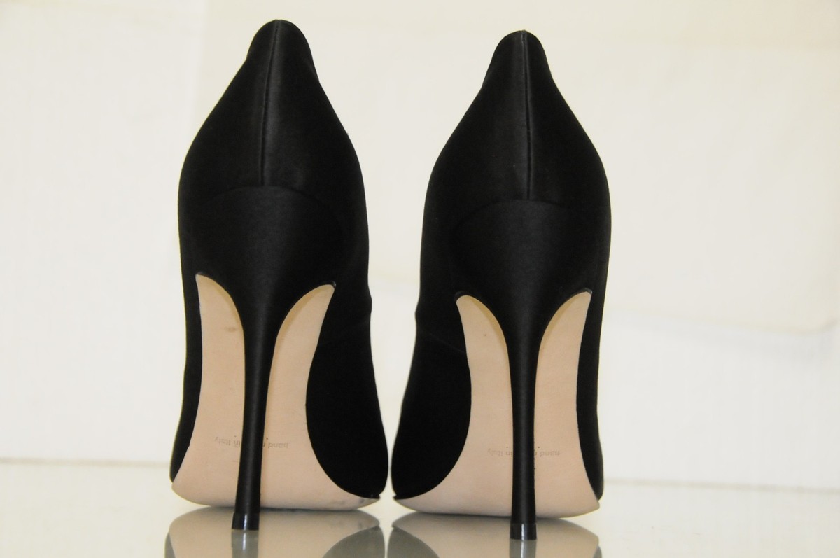 Escarpins Manolo Blahnik OKKAVA 105 – Satin Rouge – Boucle Cristal – Talon 105 Mm – Pointure 40,5 – Neuf Avec Boîte D’origine – Fabriqué En Italie