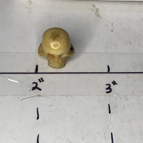 Skull Skeleton Charm Piece made From Cow Bone ~ Antique 1900’s - Imagen 5 de 5