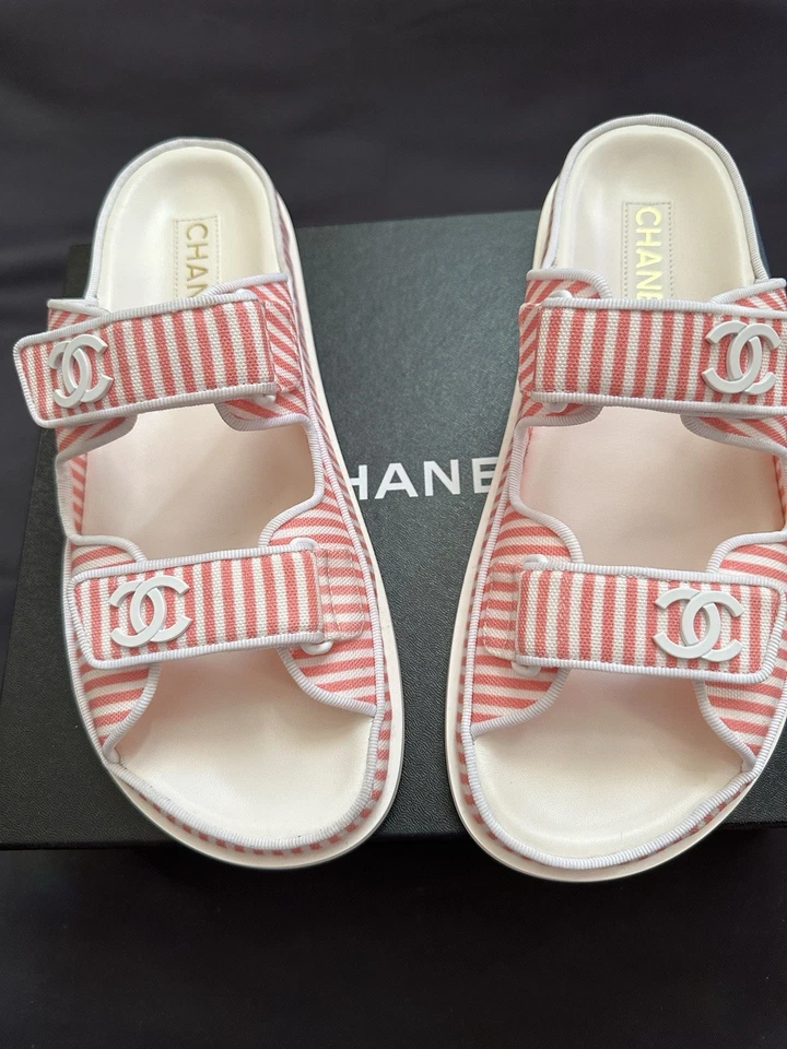 Chanel Dad Sandalias Sin Cordones Mula Rosa Y Blanco Rayas Logo CC Talla 40.5 Nuevas en Caja Foto 2 de 4