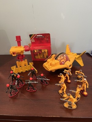 Britians Space vehicles, figures, and accessory box 9159 pack