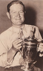 1939 Press Photo Byron Nelson with U.S. Open Trophy at Philadelphia Country Club — photo 1