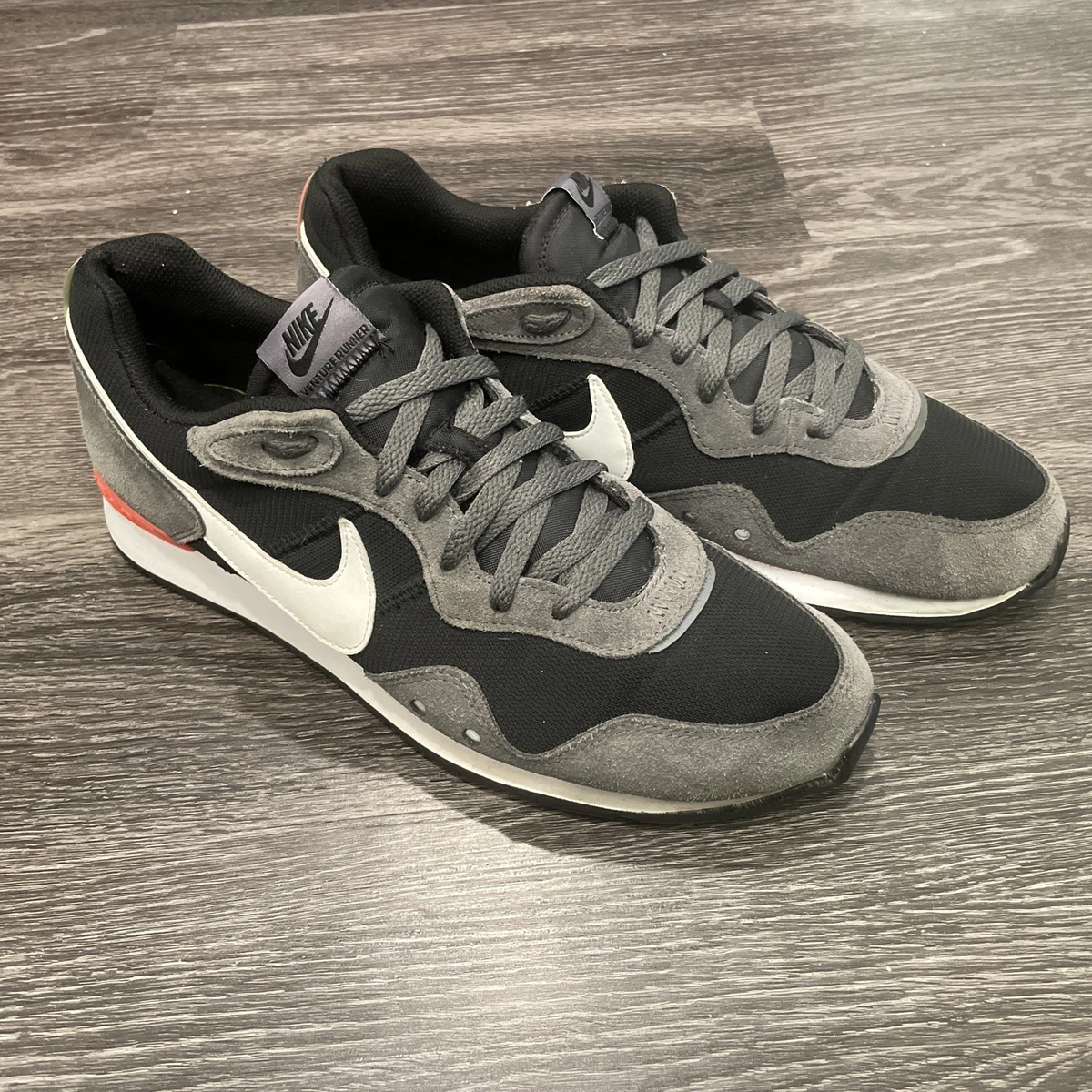Nike Venture Runner CK2944-004 Black Gray Suede 3480 Sz 11 Nike Sneaker Venture Runner - Black/Iron Grey/Flash Crimson main image 2
