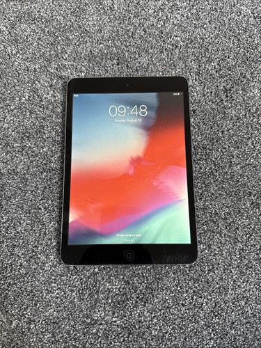 Apple iPad mini 2 16GB, Wi-Fi (A1489), 7.9in Grey Scratches On Display